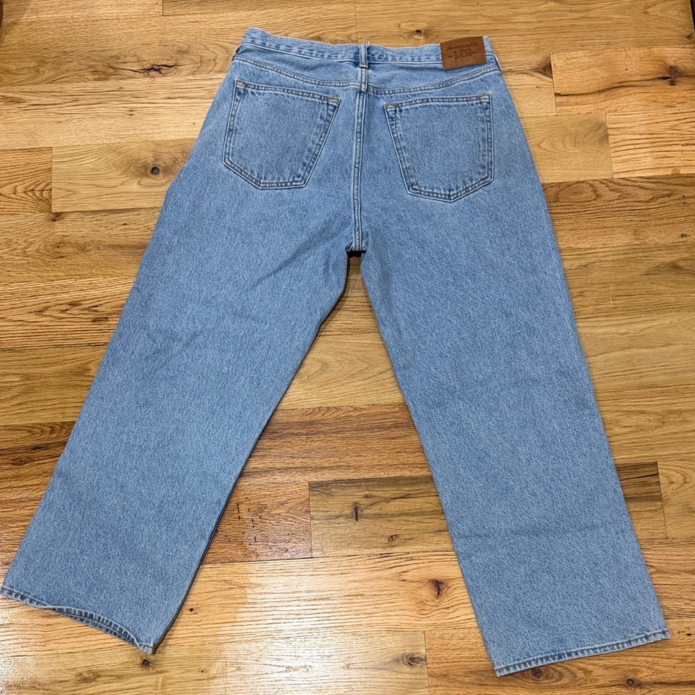 Abercrombie & Fitch Light Blue Relaxed Jeans 32x30 - Picture 4 of 4